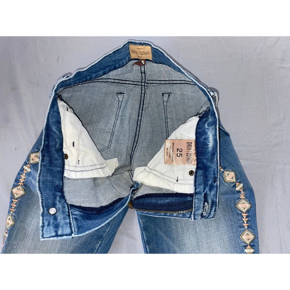 Driftwood 'Jackie Crop' Stretch Denim Skinny Jeans w/ Embroidered Outseam. 25. - Picture 3 of 5